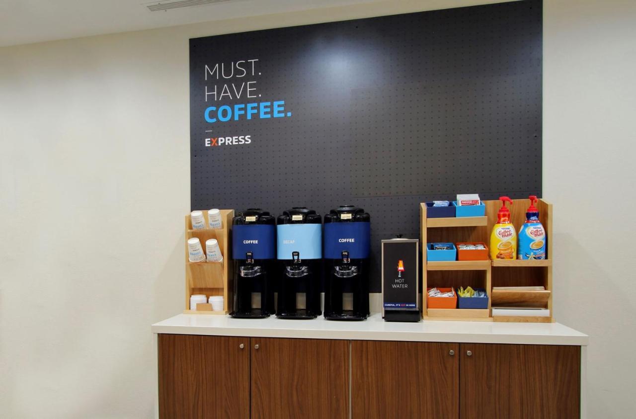 Holiday Inn Express & Suites Galesburg By Ihg Εξωτερικό φωτογραφία