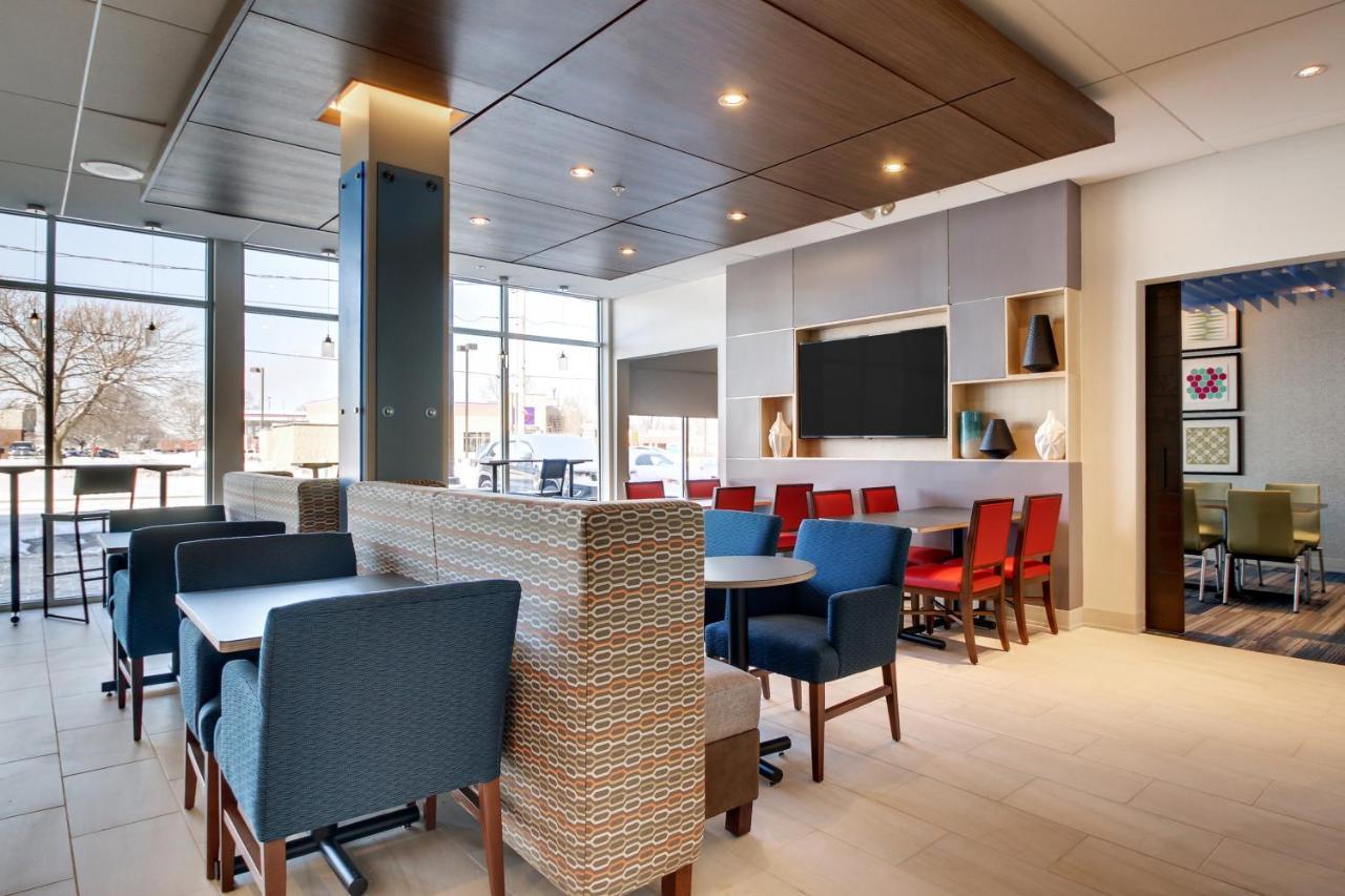 Holiday Inn Express & Suites Galesburg By Ihg Εξωτερικό φωτογραφία