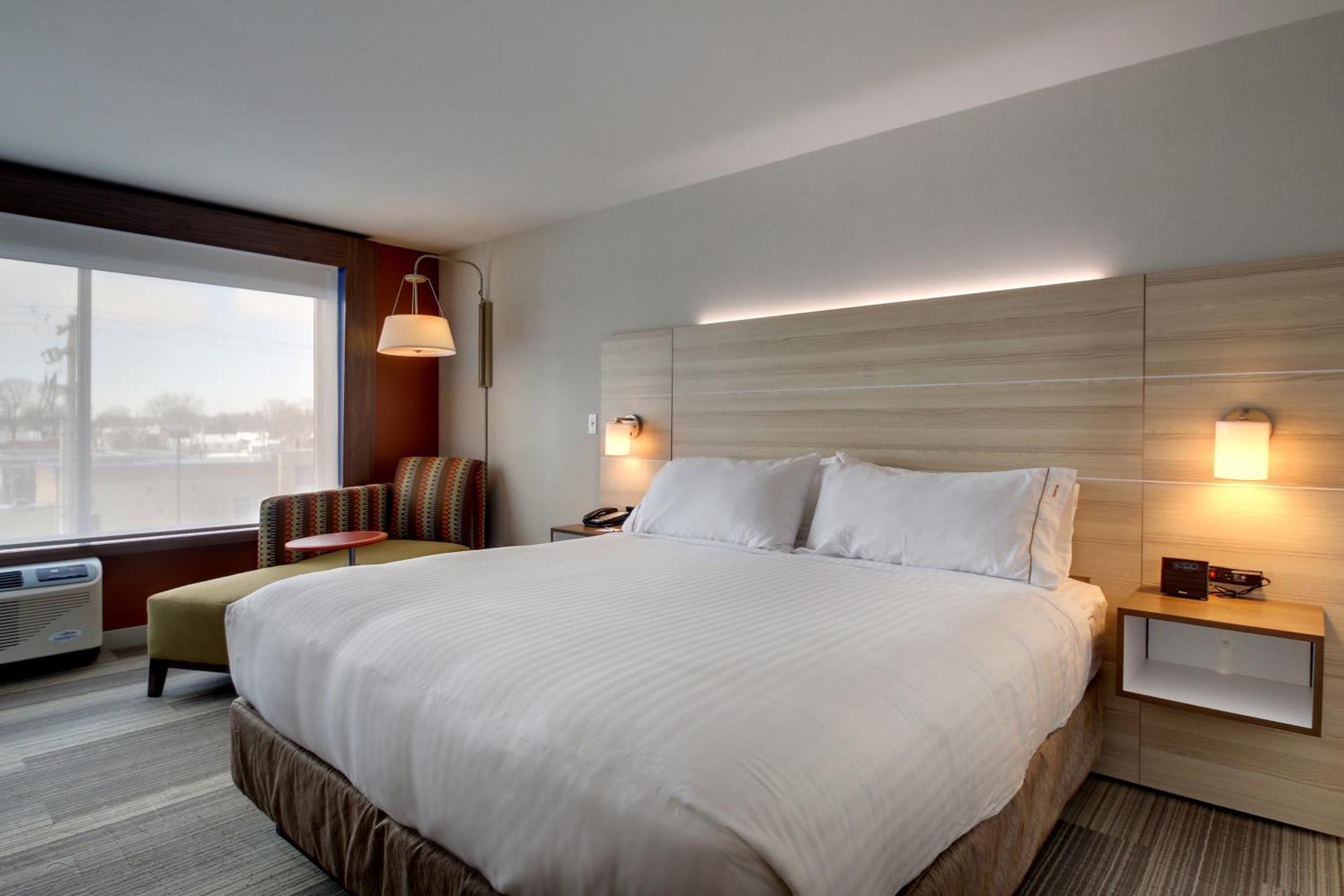 Holiday Inn Express & Suites Galesburg By Ihg Εξωτερικό φωτογραφία