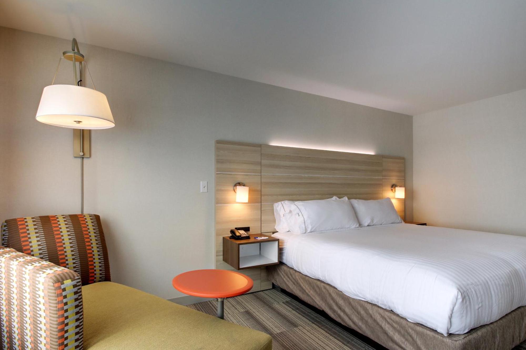 Holiday Inn Express & Suites Galesburg By Ihg Εξωτερικό φωτογραφία