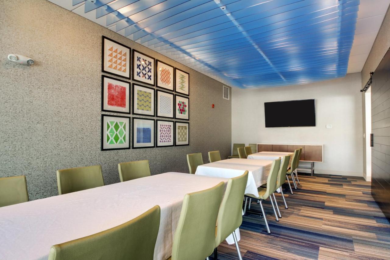 Holiday Inn Express & Suites Galesburg By Ihg Εξωτερικό φωτογραφία