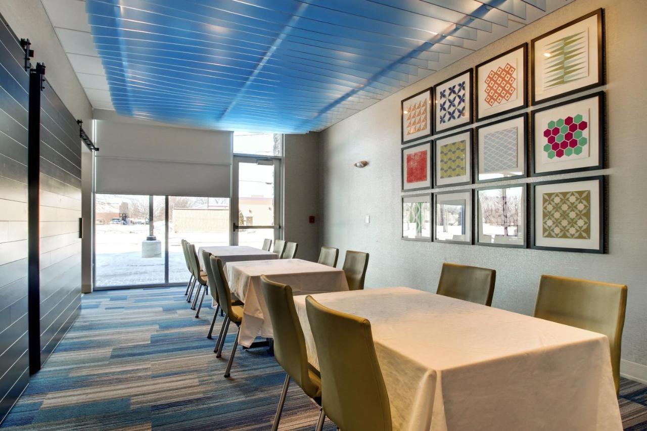 Holiday Inn Express & Suites Galesburg By Ihg Εξωτερικό φωτογραφία