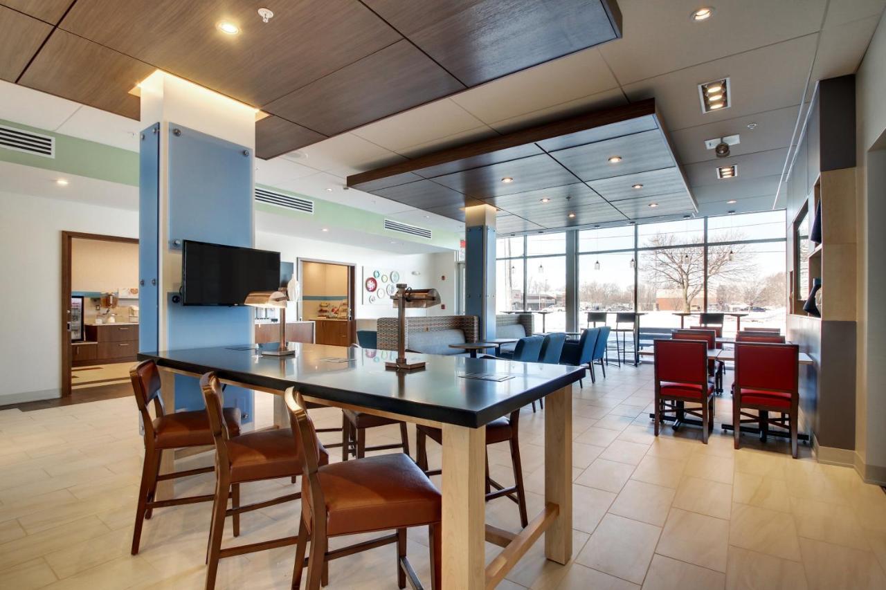 Holiday Inn Express & Suites Galesburg By Ihg Εξωτερικό φωτογραφία