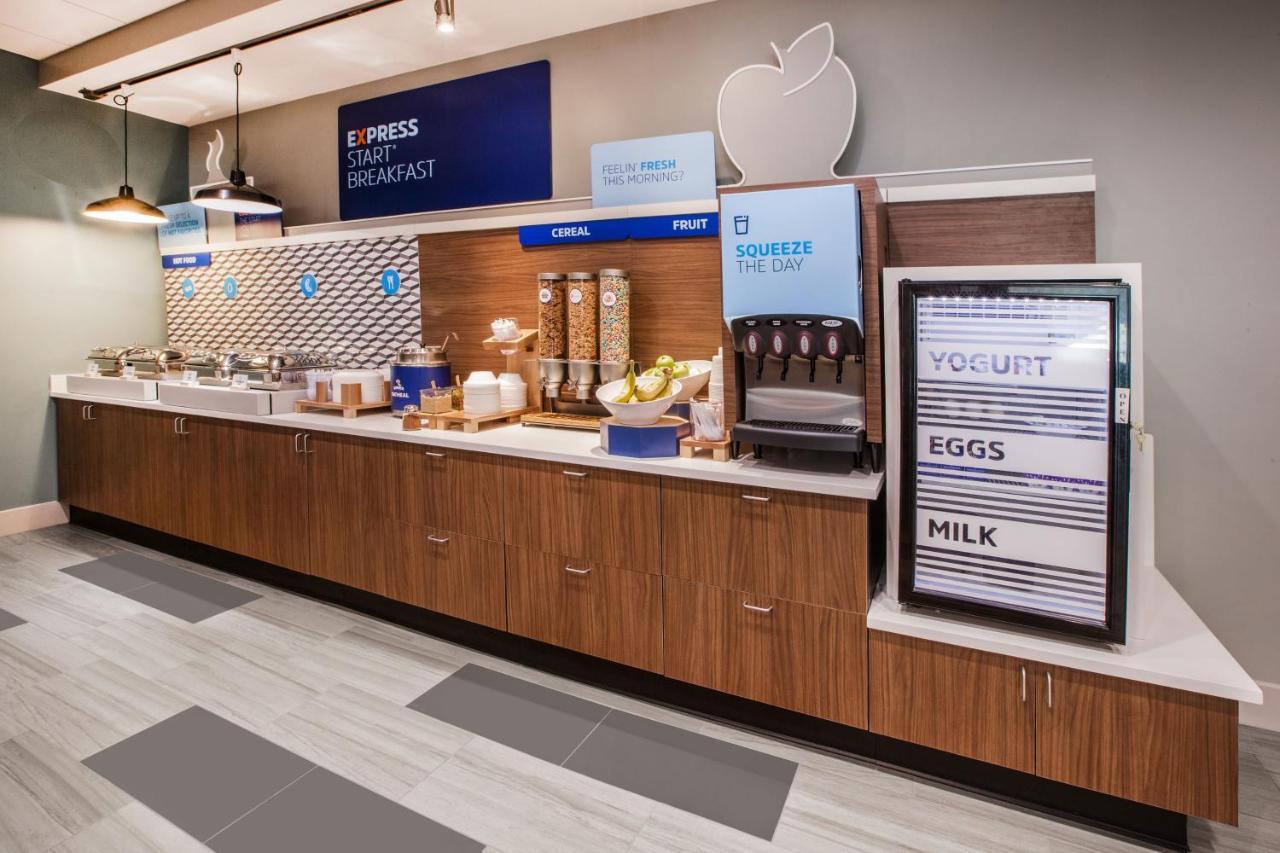 Holiday Inn Express & Suites Galesburg By Ihg Εξωτερικό φωτογραφία
